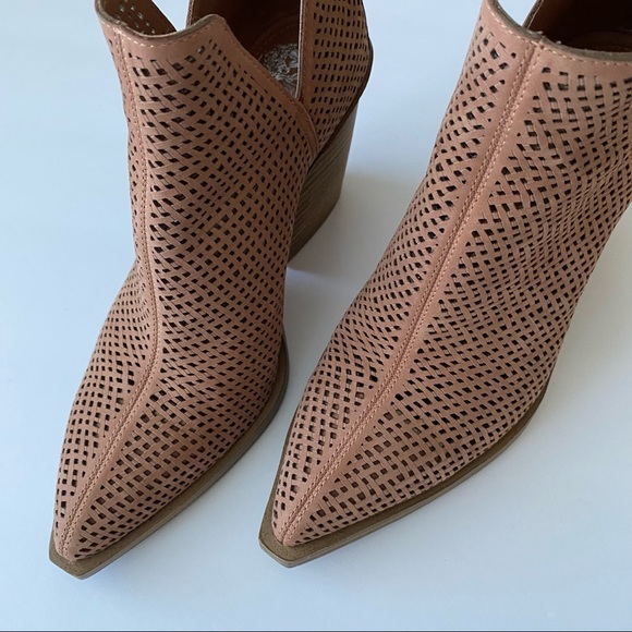 Vince Camuto Gibbela Woven Pointed Toe 